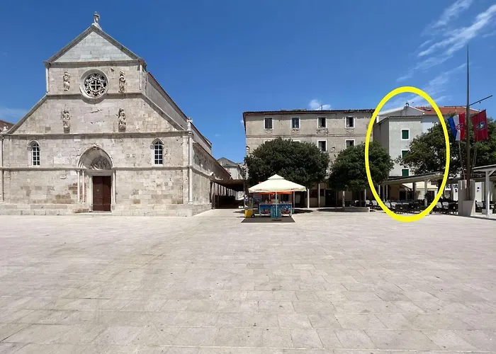 With Parking Spaces Pag - 22601 Pag Town